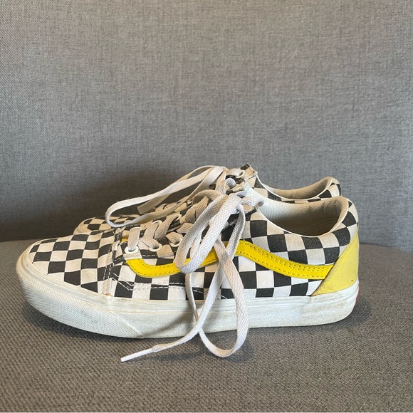 VANS | Custom made Old Skool Yellow & Checkered Shoe - Picture 6 of 11